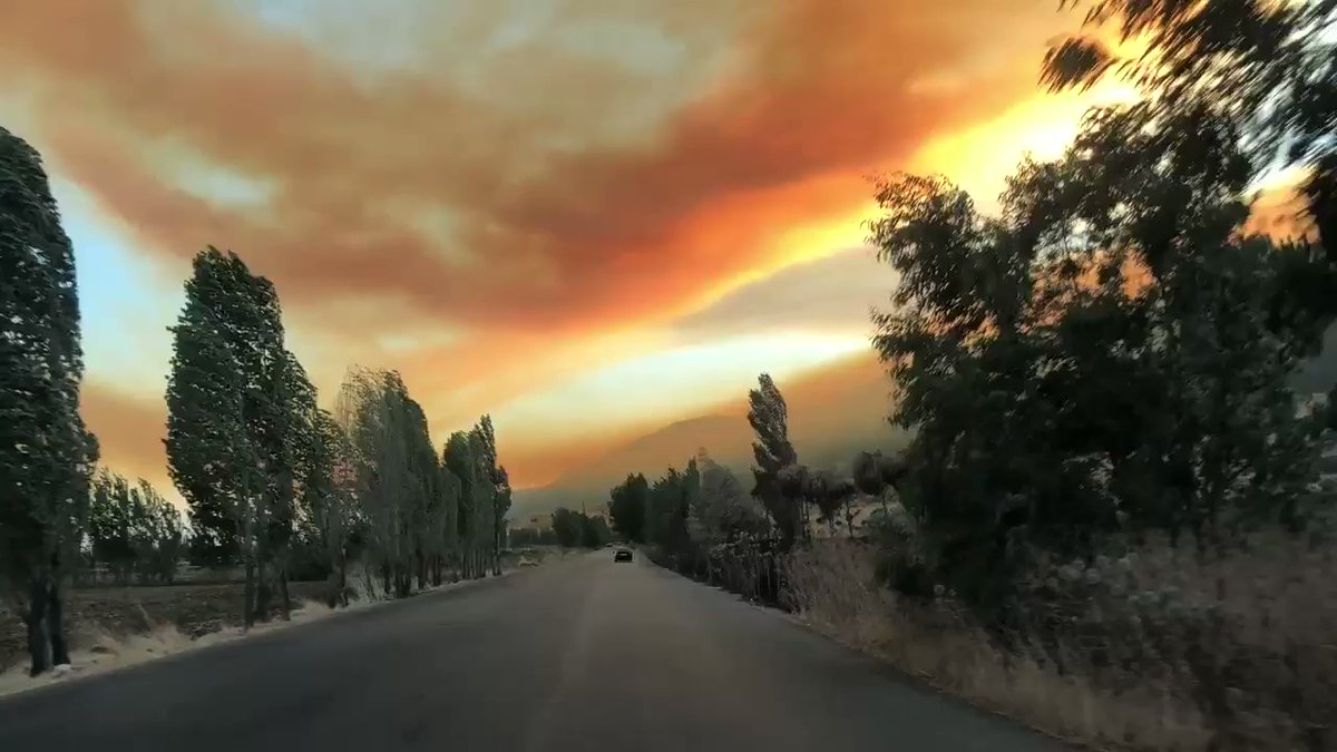 بالفيديو/ غيوم حمراء اللون في سماء البقاع الغربي بعد ساعة من إنفجار مرفأ بيروت.. تأتي من غاز ثاني أكسيد النيتروجين 