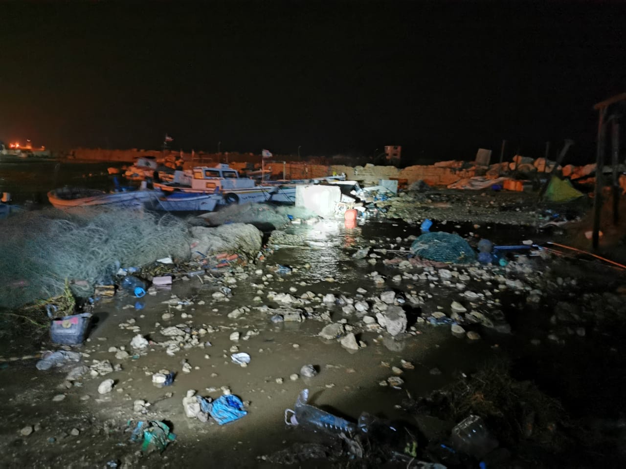 بالصورة/ أضرار العاصفة طالت ميناء الناقورة