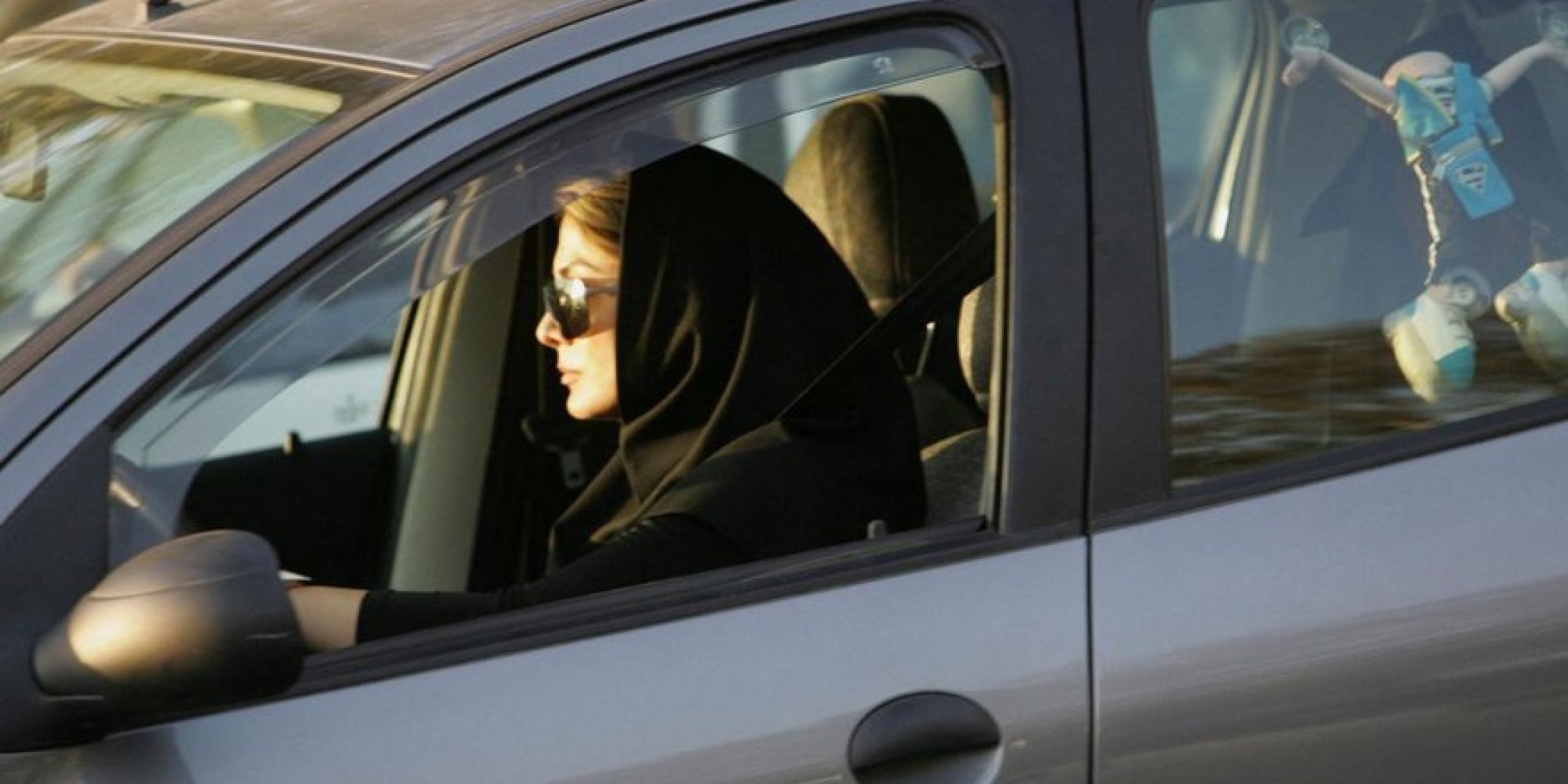 &quot;نطلب السماح للمرأة بقيادة الطائرات&quot;...بعد قيادة السيارة والدراجة النارية، مسؤولة سعودية تطالب بالسماح للمرأة السعودية بقيادة الطائرة