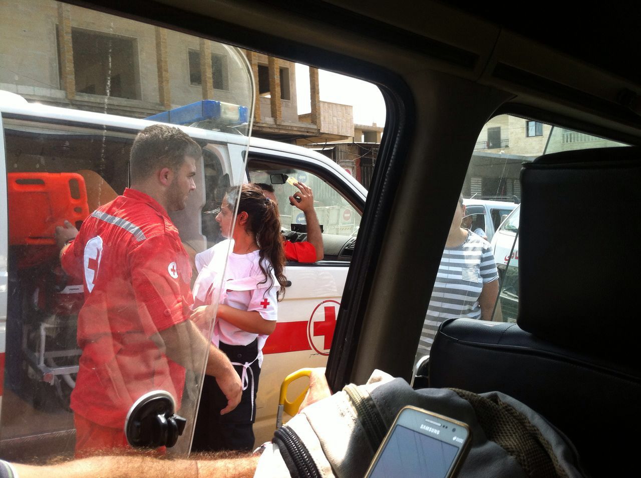 &quot;بيك اب&quot; يصدم طفلا على طريق عام حلبا العبدة وأهل الطفل يقطعون الطريق احتجاجا على السرعة الزائدة