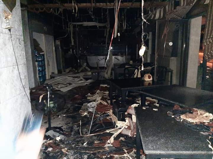 بالصور/ حريق داخل مطعم وشقة سكنية في ميفدون 