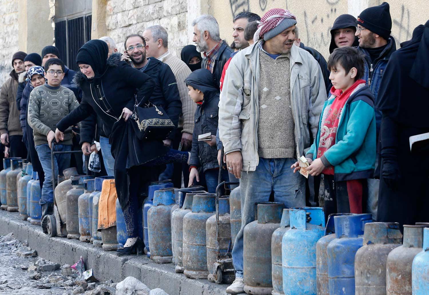 أزمة المحروقات في سوريا في طريقها الى الحل...وصول ناقلة نفطية بوزن 30 ألف طن 