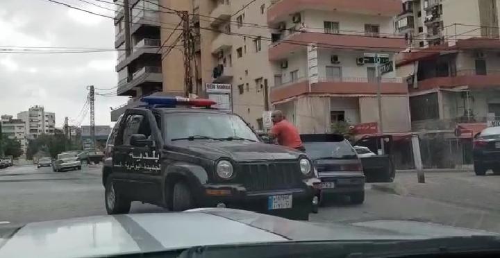 بالفيديو/مواطن تهجم على شرطة بلدية الجديدة البوشرية السد... فيما لم تعرف خليفات الحادث