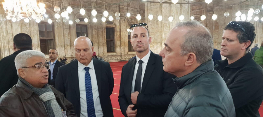 بالصورة/ &quot;وزير الطاقة الإسرائيلي&quot; داخل مسجد محمد علي الأثري في القاهرة
