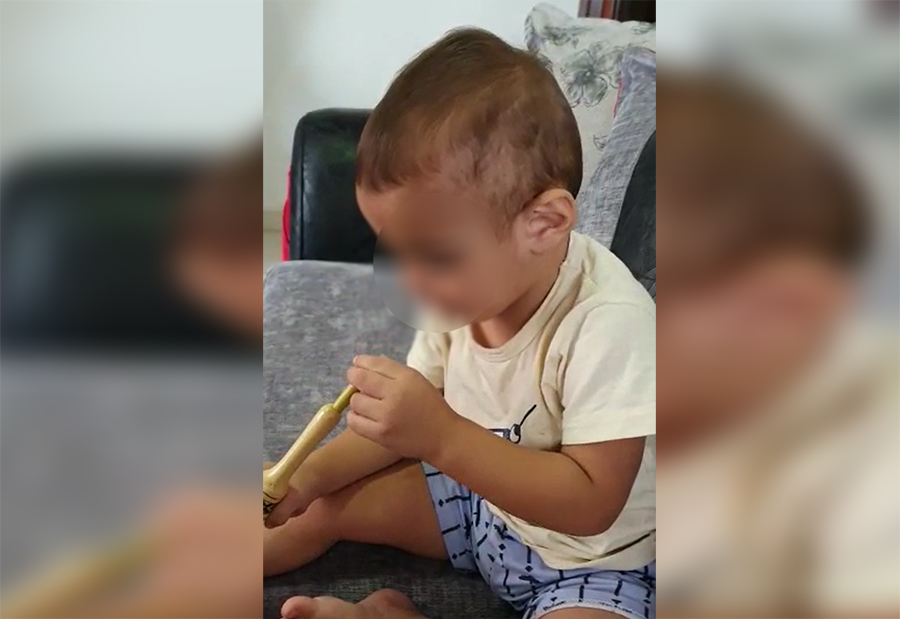 فيديو مخيف لطفل لا يتعدى العامين يدخن النرجيلة، والعائلة فخورة بابنها وتوثّف اللحظة!