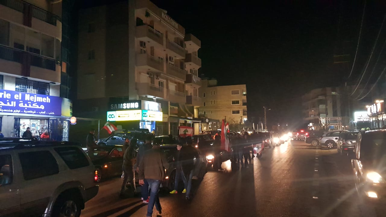 مسيرات سيارة للحراك تجوب شوارع الكورة رافعين الأعلام اللبنانية وعلى وقع الأناشيد الوطنية