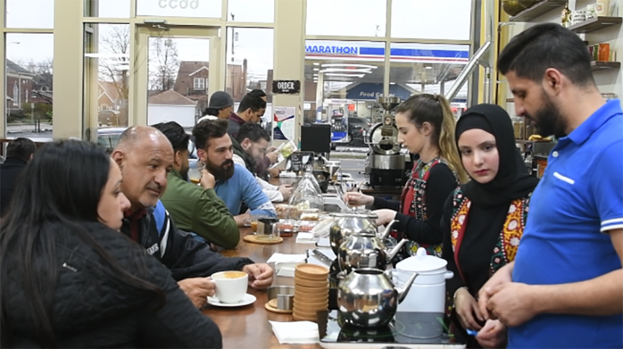 بالفيديو / في ديربورن..&quot;قهوة هاوس&quot; مقهى يمني يقلب المعادلة ويدخل بقوة الى عالم المقاهي .. والقهوة من مهدها الحقيقي!!