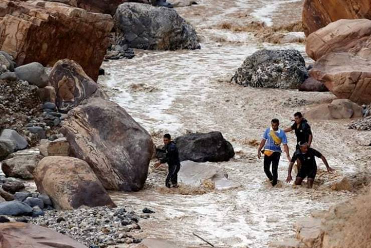 سيول الأردن القاتلة تضرب من جديد وتحصد 3 ضحايا...وفاة طفلة وسيدتين بعدما غمرت المياه المنطقة