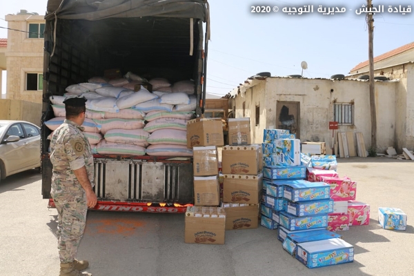 الجيش يوقف في منطقة رأس بعلبك شخصاً يقود آلية نوع بيك آب محملة بكمية من المواد الغذائية والأدوات الكهربائية ومواد التنظيف المهرّبة