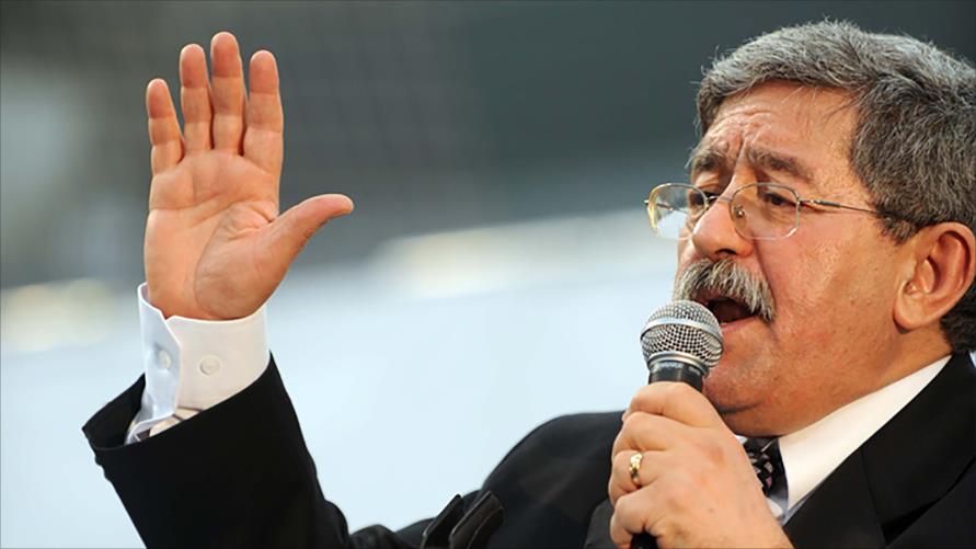 رئيس مجلس الوزراء الجزائري أحمد أويحي يعلن استقالته
