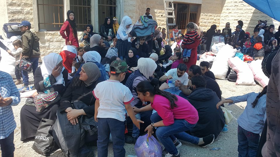 ما يقارب الـ900 نازح سوري في طريقهم للعودة إلى سوريا...يتجمعون في شبعا استعداداً للعودة إلى قراهم