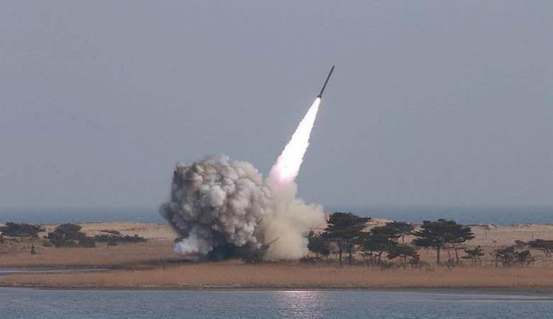 صاروخ باليستي يمني أطلق باتجاه مطار جيزان الإقليمي في السعودية...أصاب هدفه بدقة 