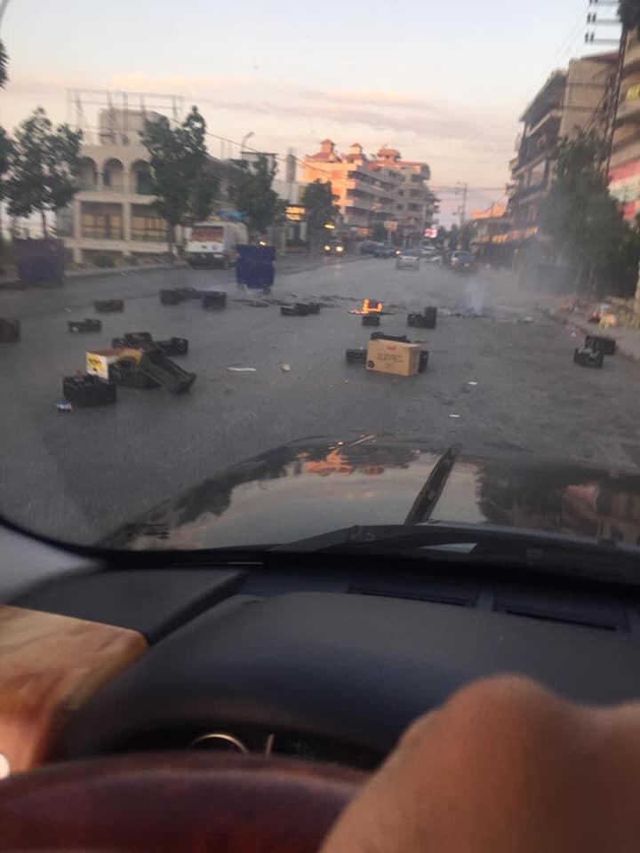 عاجل: قطع أوتوستراد خلدة بالاتجاهين بالاطارات المشتعلة من قبل بعض مقبل محتجين