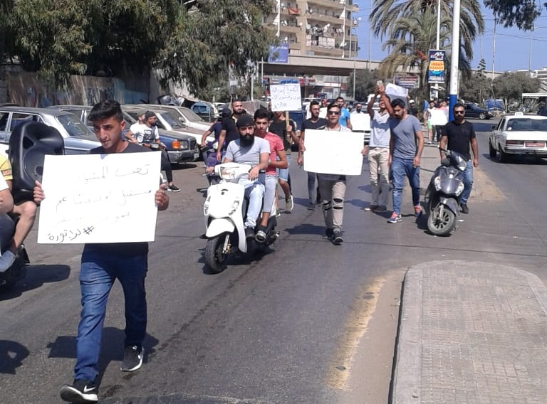 الاعتصام في &quot;ساحة النور&quot; في طرابلس مستمر ومطالبات بمحاسبة الفاسدين