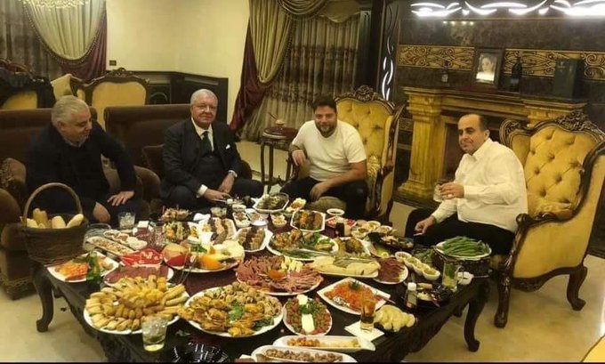 بعد تداول صورة للمشنوق جمعته مع الفنان عامر زيان على مائدة طعام &quot;فاخرة&quot; وأثارت انتقادات واسعة...زيان يرد: تاريخ الدعوة يعود الى أكثر من سبعة أشهر شكرا وكفى!