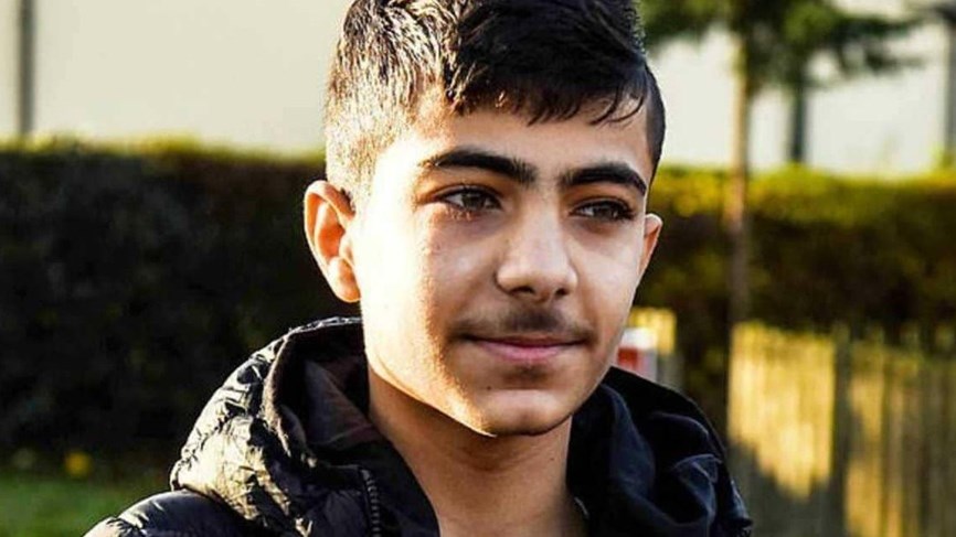 هل تذكرون الفتى البريطاني الذي اعتدى بالضرب على الطالب السوري &quot;جمال&quot;...والدته سبق أن أدينت بارتكاب جريمة عنصرية العام الماضي !