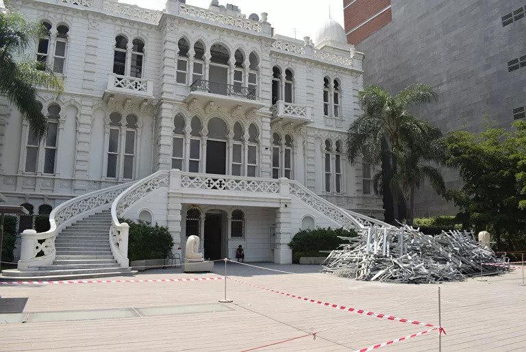 بالصور/ متحف سرسق التاريخي في بيروت ينفض غبار الانفجار عنه...الأضرار تقدر بملايين الدولارات
