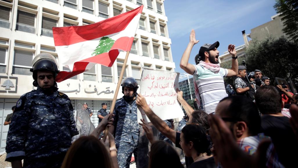  البنك المركزي يطلب من المصارف معلومات عن التحويلات المالية للخارج منذ بدء الحراك وافادة الهيئة الخاصة في حال وجود اي شبهة على الحسابات