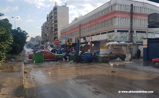 اشكال خلال قطع الطريق في التبانة... واصابة عسكري بالرصاص خلال محاولته المرور