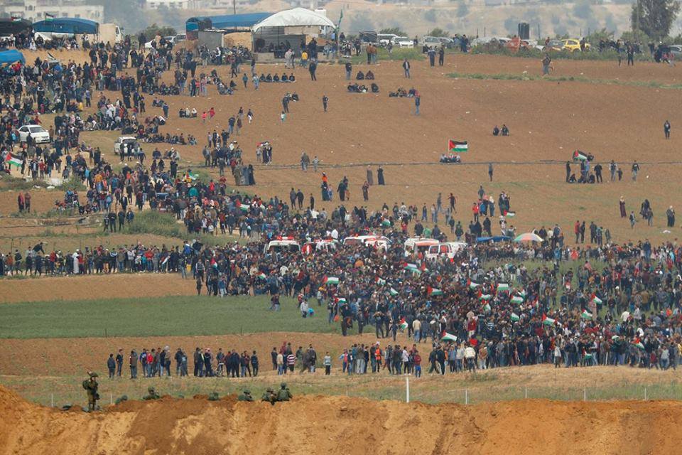 بالصور/ الفلسطينيون يحيون يوم الأرض وجيش الإحتلال الإسرائيلي يعلن &quot;الحدود&quot; مع قطاع غزة منطقة عسكرية مغلقة