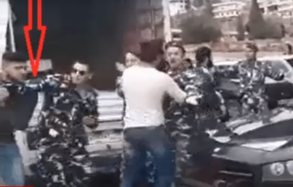بالفيديو/في عكار... حاول سرقة مسدس ضابط أثناء قيامه بمهامه!