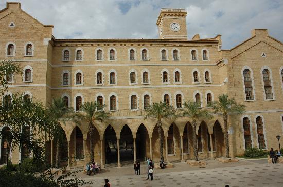 عربياً: جامعة الملك عبد العزيز في السعودية المرتبة الأولى وجامعة لبنانية احتلت الثالثة!