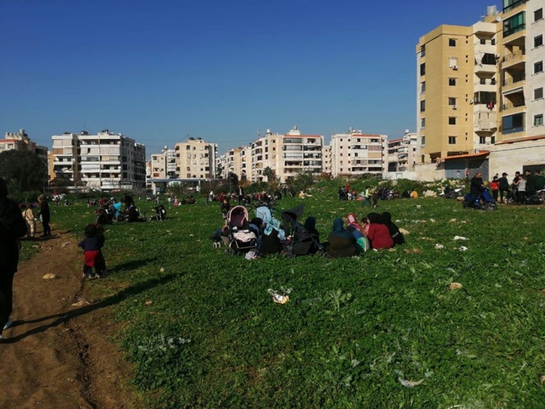 بالصور/ انه احد مشمس.. انتشار كورونا في لبنان لم يمنع الكثير من العائلات من الحضور للتنزه في الجاموس بالضاحية الجنوبية رغم كل التوصيات بعدم التجمعات!  