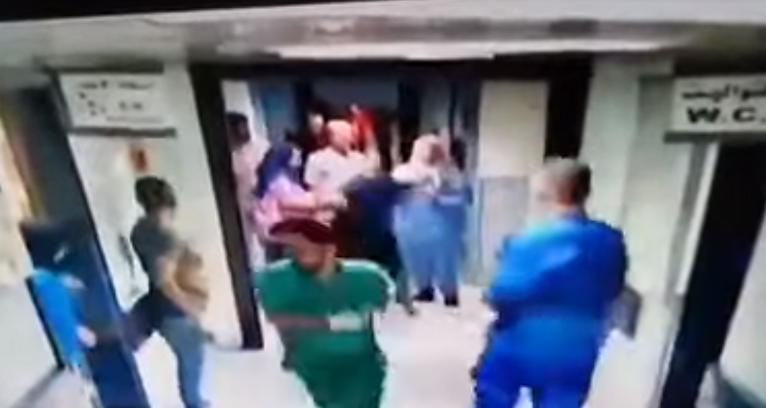 بالفيديو / طبيب سوري يركض مذعوراً في مستشفى!