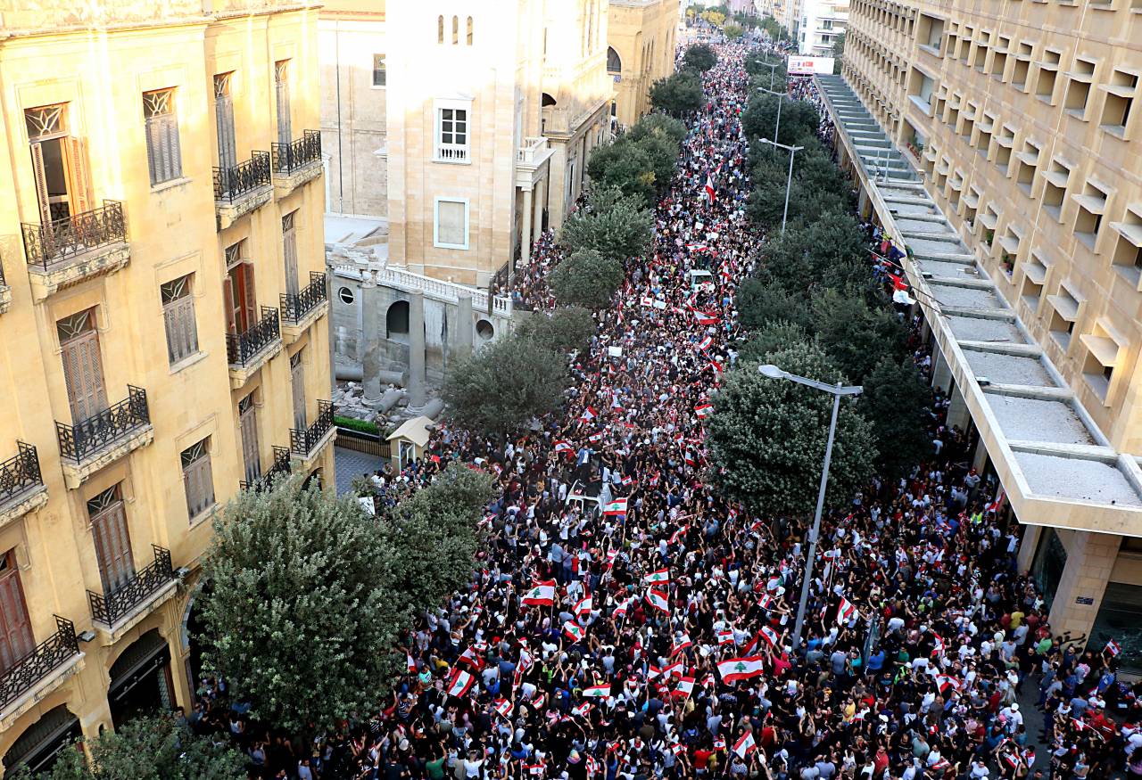 توقعات بأن تكون مظاهرة اليوم أضخم من البارحة...أكثر من 3 ملايين شخص سيحضرون في ساحات بيروت