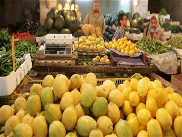 سيدة تروي ما حصل معها أثناء شراء كيلو &quot;حامض&quot;:  &quot;مرا عم تسأل اذا فيها تاخد حامضتين بتحس بقهر بحياتك مش حاسه...قلتلها خدي من الي معي قالتلي لا يا بنتي انا مش عم اشحد&quot;!