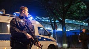 داعش يكذب بشأن حادثة الطعن في باريس أمس..القاتل يعاني من مشاكل نفسية دفعته لطعن أمه وشقيقته