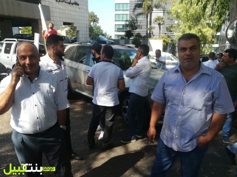 بالصور/ إعتصام لأصحاب مزارع الدواجن للمطالبة بإلغاء الحسم على الفروج