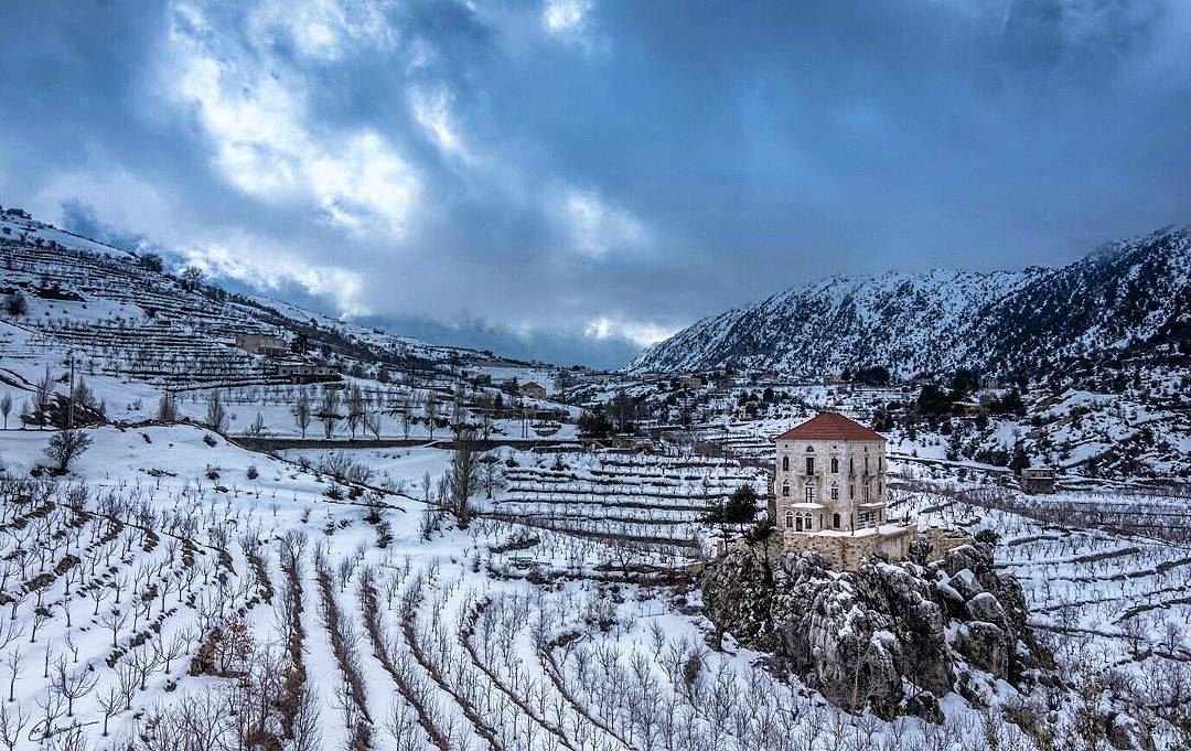 لبنان يتأثر غدا بمنخفض جوي بارد يحمل معه ثلوجاً...والأمطار ستشتد غزارتها ليلاً مترافقة مع رياح شديدة تقارب الـ70 كلم/س 