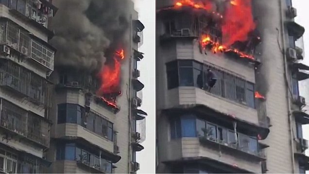 بالفيديو/ تدلى على حافة منزله من الطابق الـ 24...هكذا نجا من حريق هائل