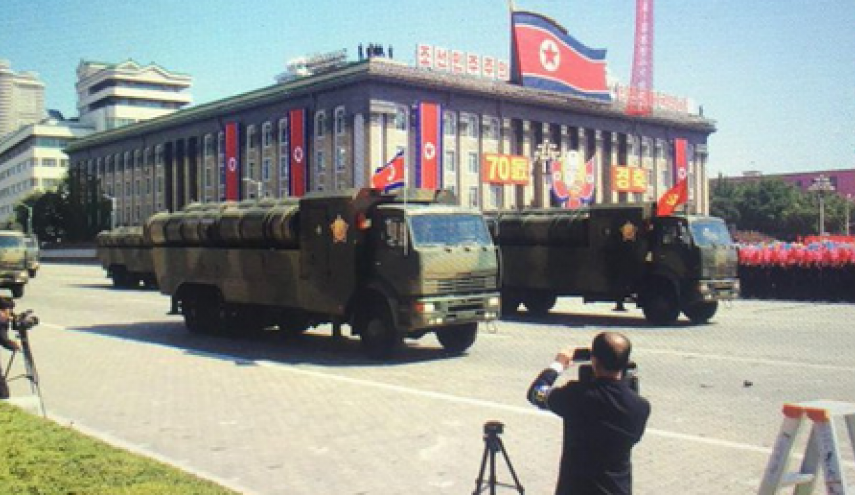 من دون صواريخ عابرة للقارات.. كوريا الشمالية تقيم عرضها العسكري باسلحة خفيفة