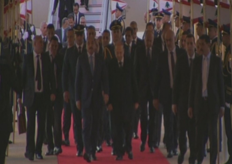 بالصور/ استقبال رسمي حاشد للرئيس الموريتاني في مطار بيروت