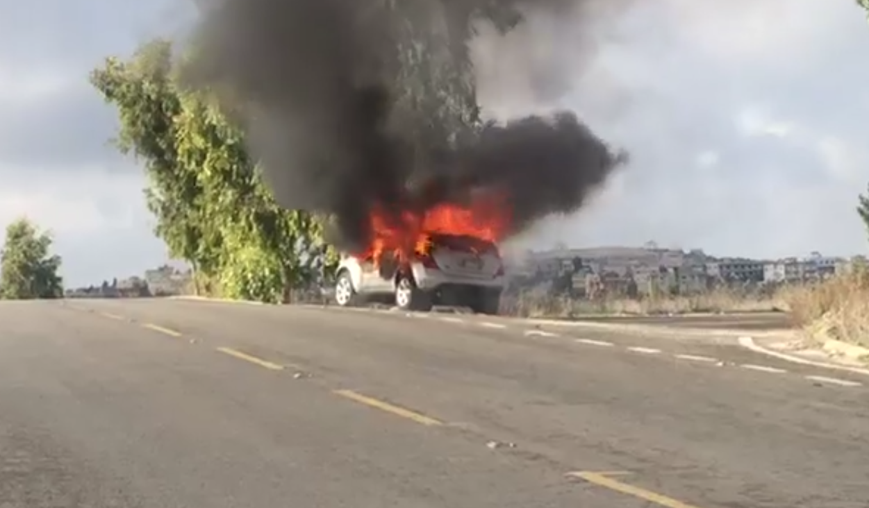 بالفيديو/ إندلاع حريق في &quot;جيب&quot; على طريق بيت ياحون برعشيت