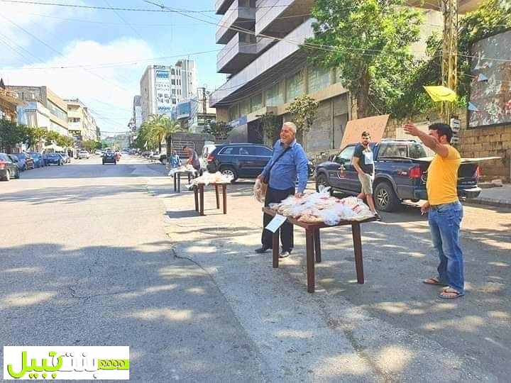 بالصور/ مجموعة شباب وزعوا الخبز مجانا في النبطية والبلدية أمنت كميات كبيرة من الخبز وباعتها بسعر 1000 ليرة للربطة الكبيرة