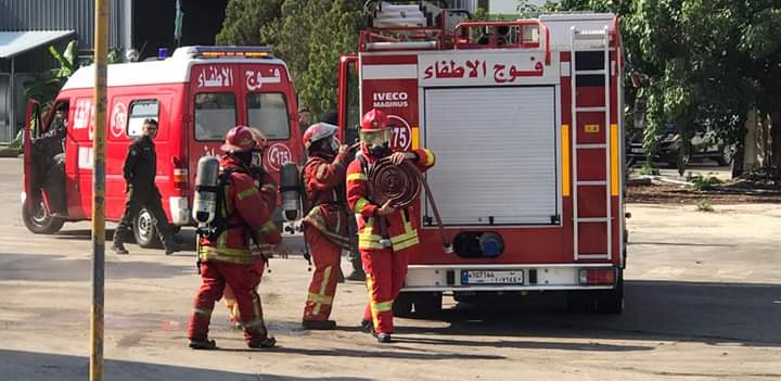 الدفاع المدني وبمؤازرة وحدات الجيش وفوج اطفاء بيروت يتمكن من السيطرة على حريق الدبية