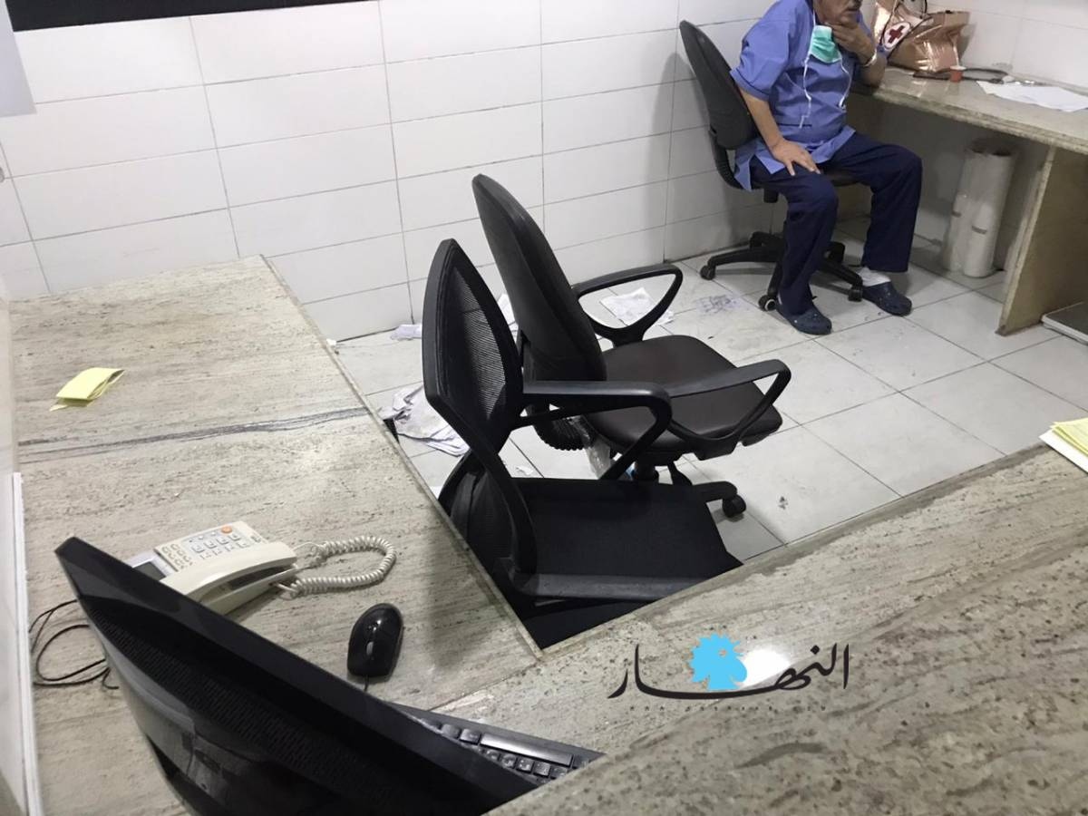 بالصور/ مواطنون يعتدون على قسم الطوارئ في مستشفى في النبطية بعد رفضهم الخضوع لإجراءات كورونا لفحص الحرارة قبل الدخول