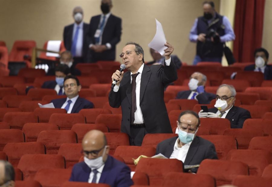جميل السيد:&quot; نفاق...كم تمنّيت أن تكون الجلسات منقولة بالبث المباشر كي تروا نواباً غطس زعماؤهم بالفساد للعظم يعطون دروساً في العفة&quot;