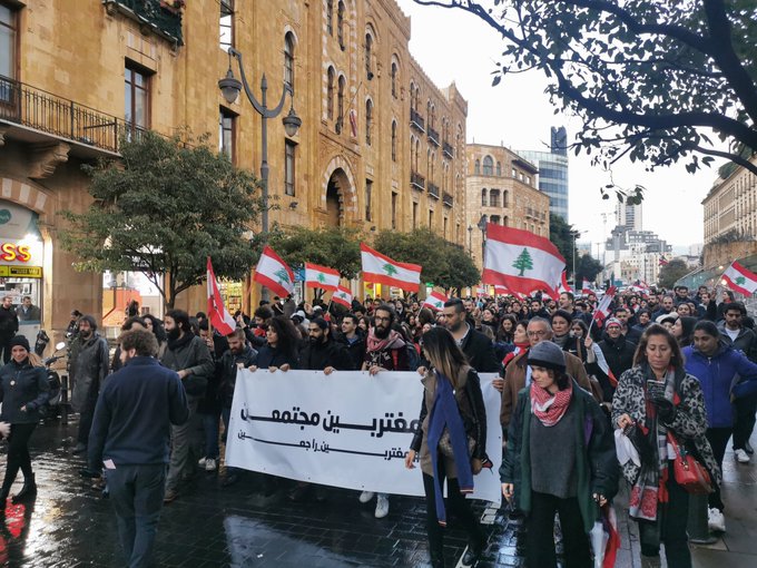 بالفيديو/ مسيرة وتجمع لوفد من المغتربين اللبنانيين في محيط مجلس النواب دعما لمطالب الحراك: &quot;هيلا هيلا هيلا هيلا هو...المغتربين رجعوا يا حلو&quot;!