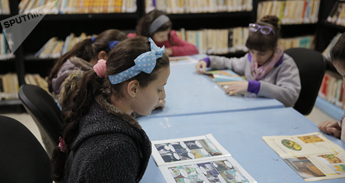 &quot;ضع كتاباً وخذ آخر&quot; 100 ألف كتاب في أضخم مكتبة مدرسية عربية...مشروع قيم للطلاب في سوريا