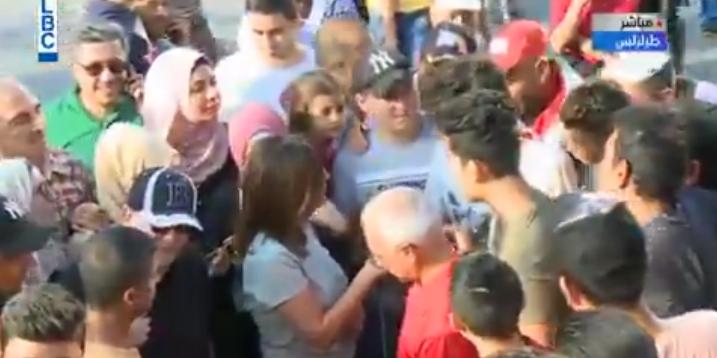 بالفيديو/ موقف طريف لأحد شبان طرابلس مع مراسلة الـLBC: &quot;معك وديع الشيخ يمكن ما عرفتيني&quot;