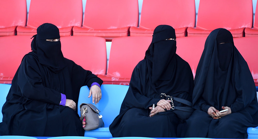 أول مباراة كرة قدم تحضرها النساء في السعودية