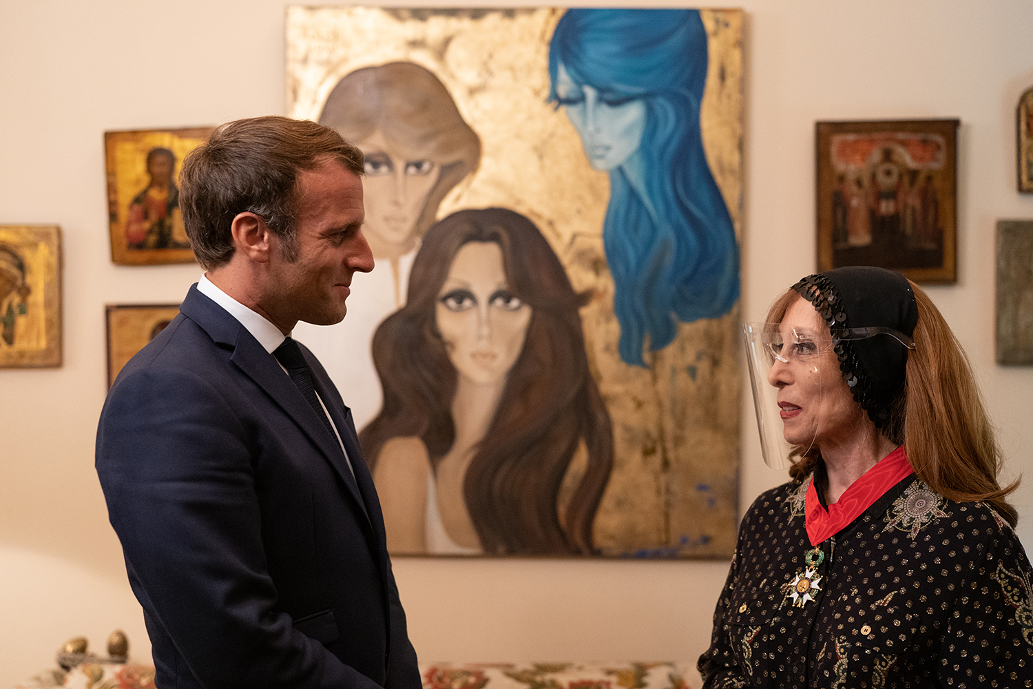 بالصور/ لقاء الرئيس الفرنسي بالسيدة فيروز أمس في منزلها في الرابية