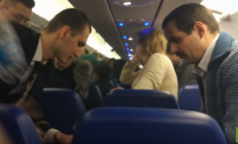 فيديو: لحظات من الرعب عاشها ركاب هذه الطائرة بسبب حريق 