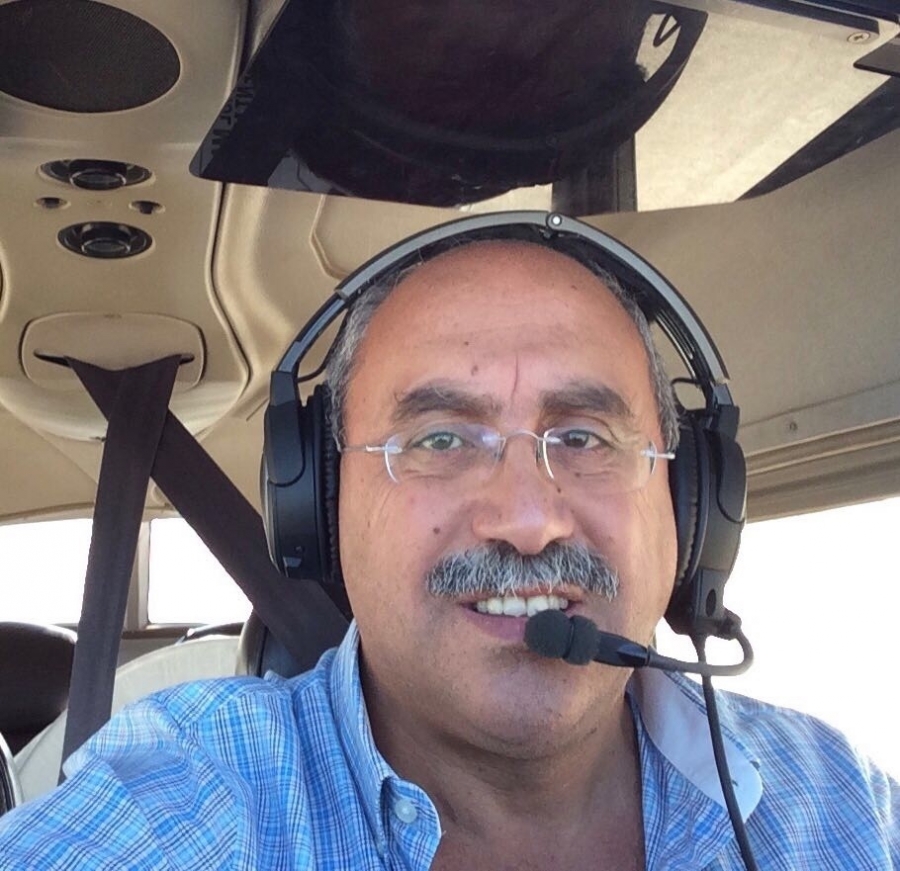 موسى رزق الذي غرق اليوم في صور هو كابتن طيار وجمعية الطيارين الخاصين في لبنان تنعاه