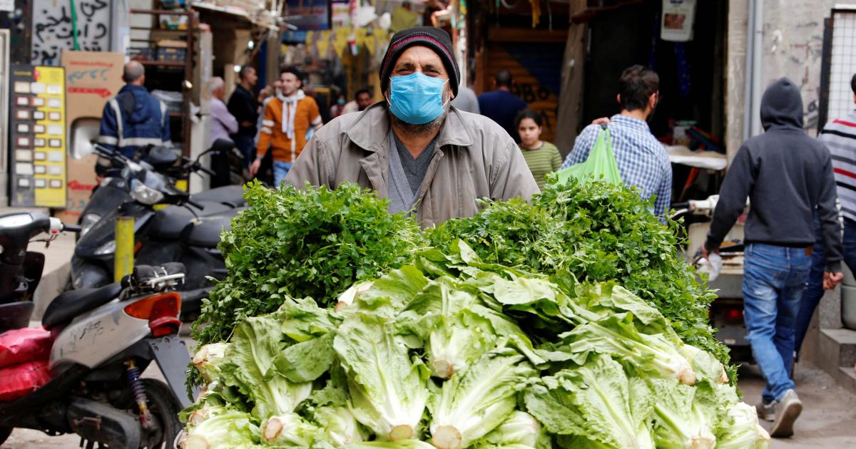 نيويورك تايمز: لبنان على شفير الجوع والفقر ...ونسبة الفقراء ارتفعت إلى 50% في تشرين الثاني أي قبل انهيار الليرة وتفشي فيروس كورونا ما يجعل الأمور أسوأ الآن