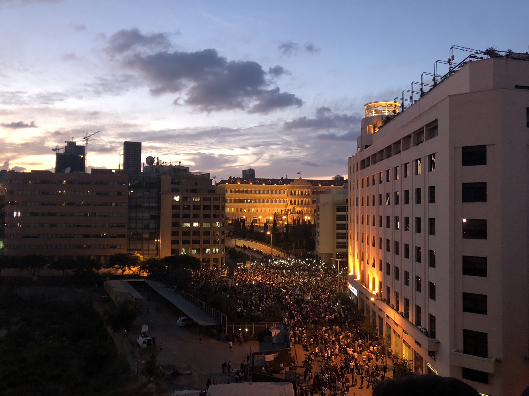 الرئيس عون استقبل وفدا من المتظاهرين الذين اعتصموا على طريق القصر الجمهوري برئاسة رامي عليق